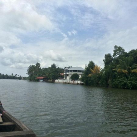 Captains Cabin Backwater Resort Alappuzha Exterior photo