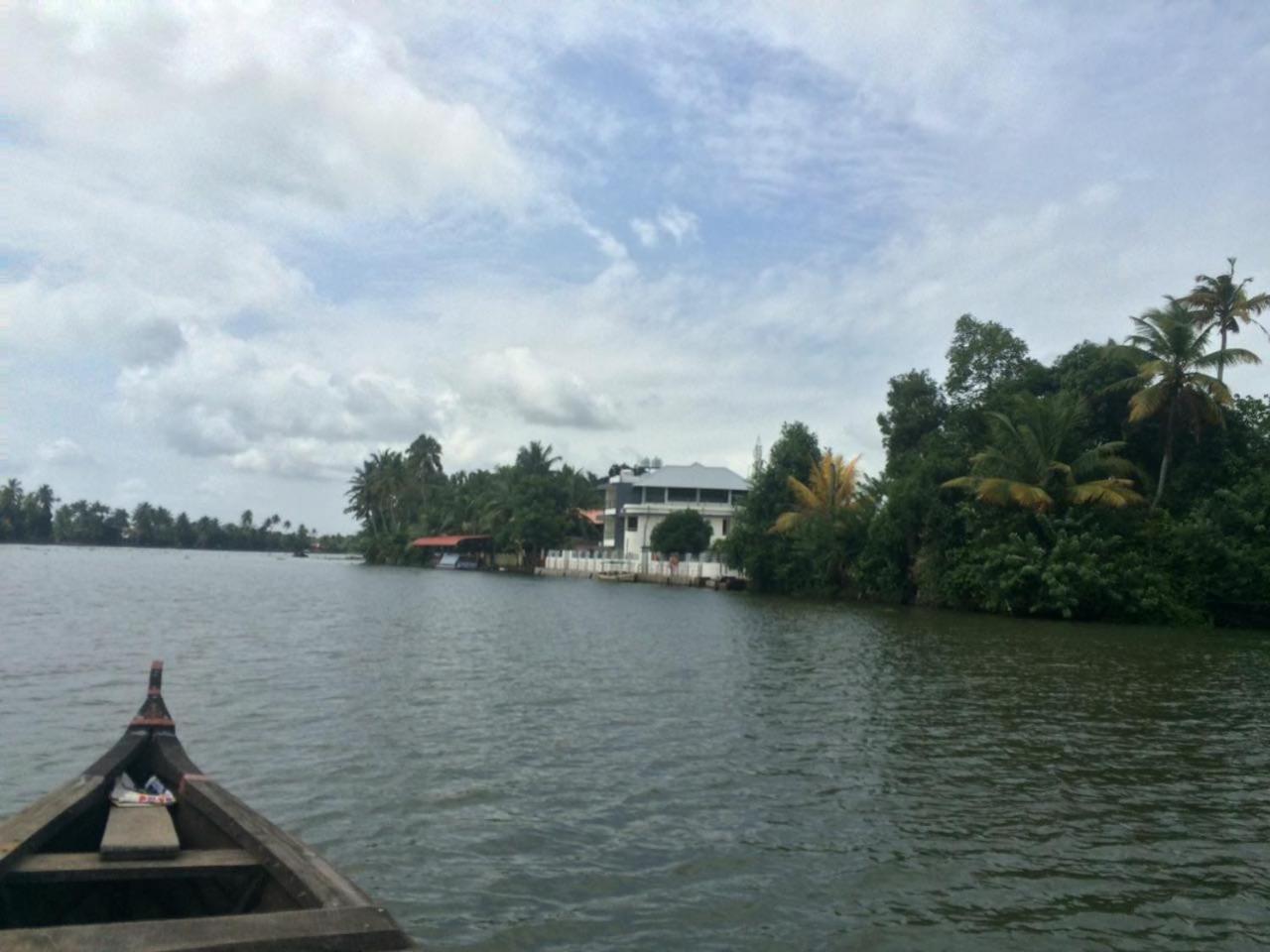 Captains Cabin Backwater Resort Alappuzha Exterior photo